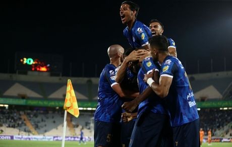 برد اقتصادی استقلال مقابل مس کرمان در روز حضور بانوان تماشاگر و تنش با صداوسیما