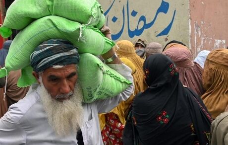 جان باختن ۵ پاکستانی در صف دریافت آرد رایگان