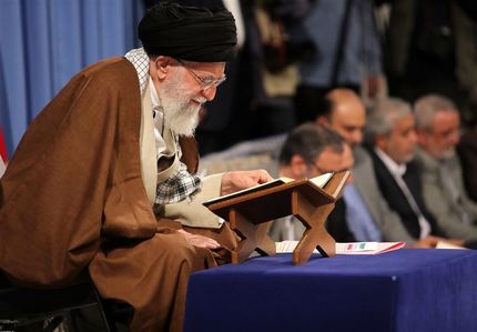 تفسیر آیات قرآن توسط رهبر انقلاب/ نتیجه فراموشی نعمت‌های خدا
