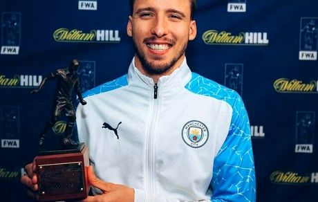 روبن دیاز بازیکن فصل لیگ جزیره شد