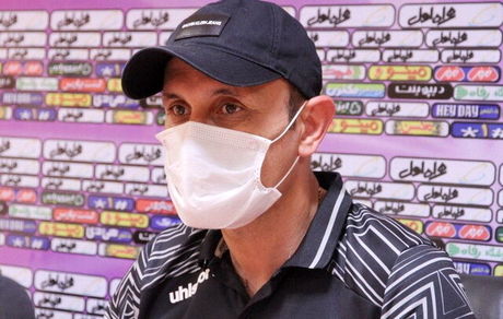 
گل‌محمدی در نشست خبری بازی با پیکان: با فوتبال زنده‌ام
