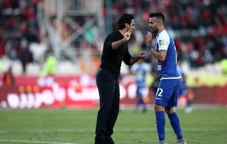 فرهاد مجیدی از بازیکنانش شاکی است/ عکس