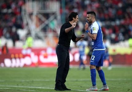 فرهاد مجیدی از بازیکنانش شاکی است/ عکس