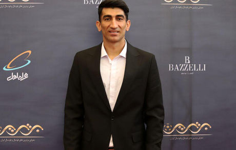 عکس/ دیدار بیرانوند و اسطوره بارسلونا در حاشیه بهترین‌های فوتبال آسیا