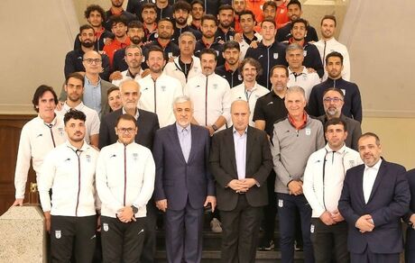 دیدار وزیر ورزش از اردوی تیم ملی فوتبال و گفت و گو با کارلوس کی‌روش