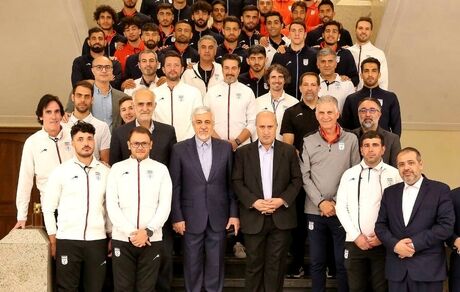 دیدار وزیر ورزش از اردوی تیم ملی فوتبال و گفت و گو با کارلوس کی‌روش