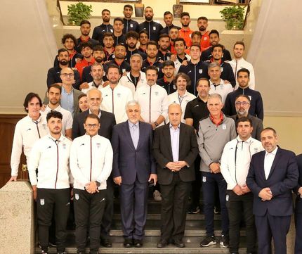 دیدار وزیر ورزش از اردوی تیم ملی فوتبال و گفت و گو با کارلوس کی‌روش