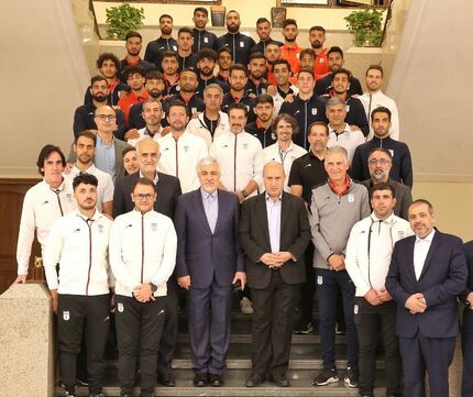 دیدار وزیر ورزش از اردوی تیم ملی فوتبال و گفت و گو با کارلوس کی‌روش