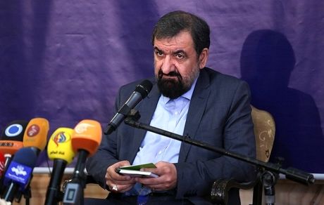  محسن رضایی: دستمان روی ماشه است