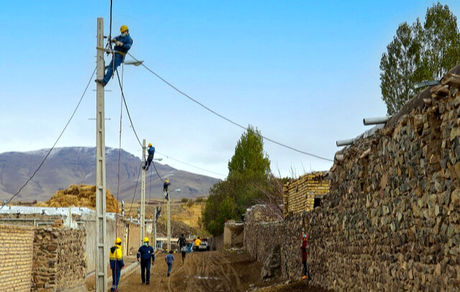 برق‌رسانی و گازکشی همزمان به روستاها منطقی نیست