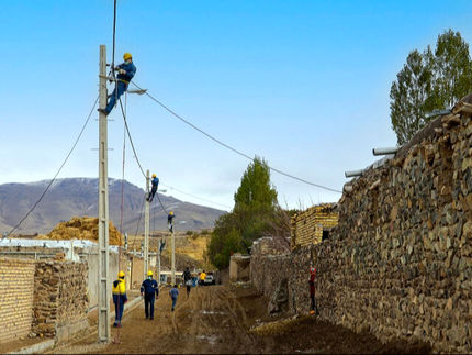 برق‌رسانی و گازکشی همزمان به روستاها منطقی نیست