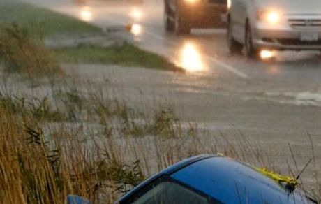 سیل و رانش زمین در کانادا صدها نفر را گرفتار کرد