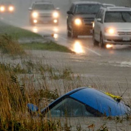 سیل و رانش زمین در کانادا صدها نفر را گرفتار کرد
