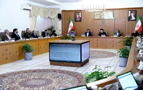 روشنگری به‌هنگام مسائل، فرصت دروغ‌پردازی را از دشمن می‌گیرد