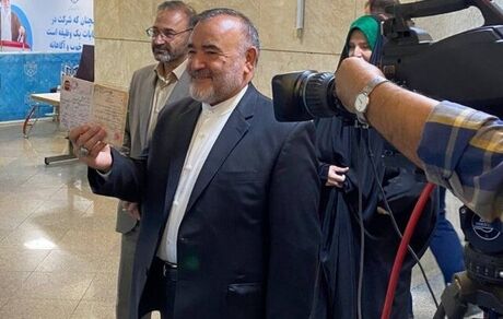 ثبت نام یکی از فرماندهان سابق نیروی زمینی ارتش برای انتخابات