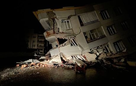 کشته‌های زلزله ترکیه به ۹۱۲ تن رسید