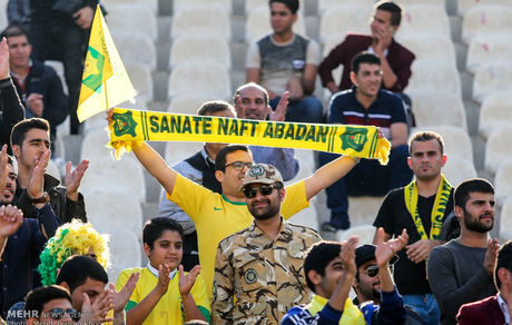 صنعت نفت در بازی با ذوب‌آهن، سه بازیکن خود را ندارد