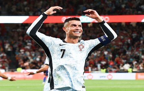 در روز شکست کروواسی و توقف اسپانیا، رونالدو گل ۹۰۰ خود را زد