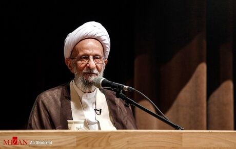 عیادت رئیس دفتر مقام معظم رهبری از آیت‌الله مصباح‌یزدی