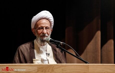 عیادت رئیس دفتر مقام معظم رهبری از آیت‌الله مصباح‌یزدی
