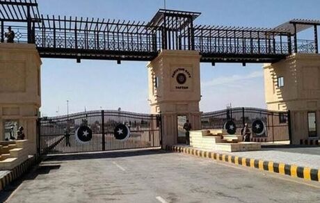 پاکستان گذرگاه مرزی با ایران و افغانستان را می‌بندد