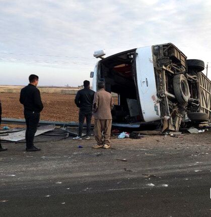 مصدومیت چندین مسافر بر اثر واژگونی اتوبوس تهران - سنندج