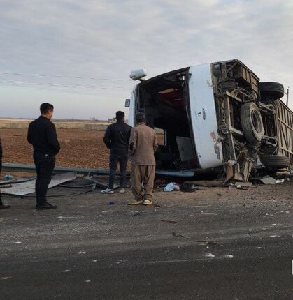 مصدومیت چندین مسافر بر اثر واژگونی اتوبوس تهران - سنندج