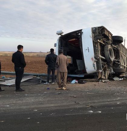 مصدومیت چندین مسافر بر اثر واژگونی اتوبوس تهران - سنندج