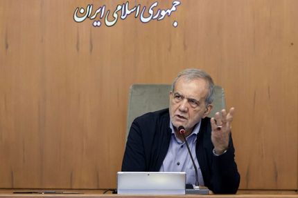رئیس جمهور: باید طوری گام برداریم که تابستان آینده مشکل برق نداشته باشیم