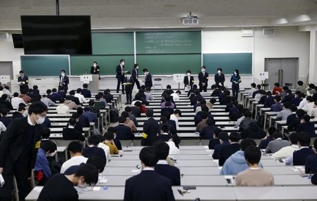 داوطلب ژاپنی برای استفاده نادرست از ماسک، از کنکور محروم شد