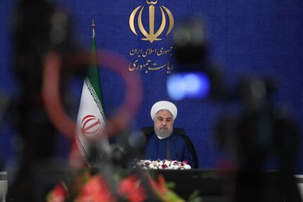در طول مدت شیوع بیماری در کشور تولید و ارائه خدمات برای یک روز هم تعطیل نشد / تولید واکسن کرونا در داخل کشور از افتخارات بزرگ است