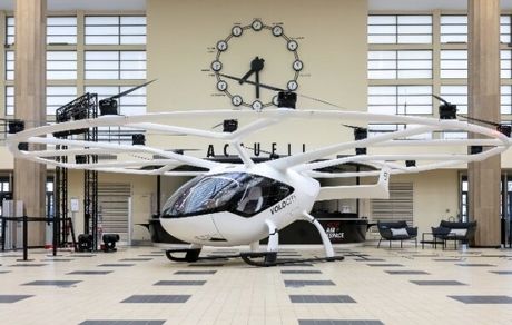 تاکسی هوایی آلمانی برای نخستین بار پرواز کرد