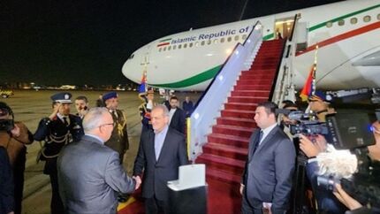 رئیس جمهور با استقبال مقامات سیاسی وارد مصر شد