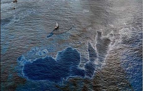 لکه بزرگ نفتی در نزدیکی جزیره کیش مشاهده شد