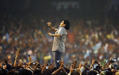 مارادونا قرنطینه شد