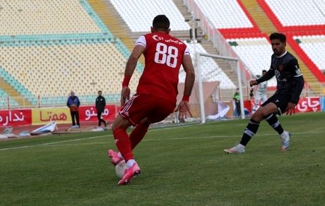 تراکتور باز هم متوقف شد / نساجی در خارج خانه برد