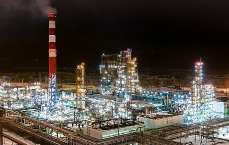 آتش سوزی تأسیسات شرکت نفتی «باش‌نفت» در روسیه بعد از حمله پهپادی اوکراین
