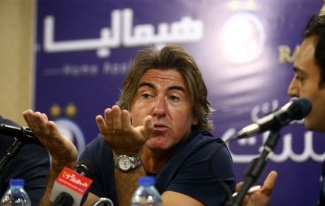 سرمربی استقلال: از روند تیم راضی هستم و در حال حرکت رو به جلو هستیم