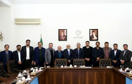 عارف: به دور از شعار از همه فعالان سیاسی اصلاح طلب و اصولگرا دعوت می کنیم‌ به میدان بیایند