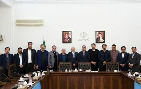 عارف: به دور از شعار از همه فعالان سیاسی اصلاح طلب و اصولگرا دعوت می کنیم‌ به میدان بیایند