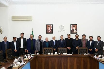 عارف: به دور از شعار از همه فعالان سیاسی اصلاح طلب و اصولگرا دعوت می کنیم‌ به میدان بیایند