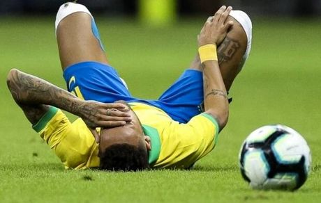 
سرمربی سابق سانتوس: نیمار هنوز تاوان اشتباهش را می‌دهد
