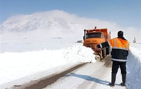مسدود شدن راه ارتباطی ۹۳ روستای بروجرد به دلیل بارش سنگین برف