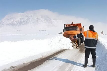 مسدود شدن راه ارتباطی ۹۳ روستای بروجرد به دلیل بارش سنگین برف