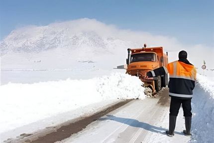 مسدود شدن راه ارتباطی ۹۳ روستای بروجرد به دلیل بارش سنگین برف