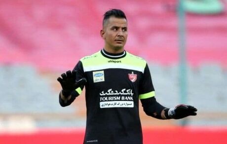 حامد لک با دستبند در دادسرای تبریز / باشگاه پرسپولیس تکذیب کرد