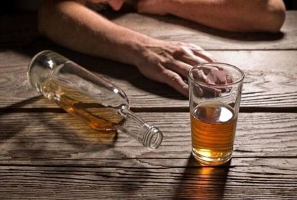 فوت یک و مسمومیت ۳۱ نفر بر اثر مصرف مشروبات الکلی تقلبی در دزفول