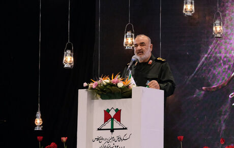 سردار سلامی: دشمن جرات شلیک یک گلوله مشقی به سمت مرزهای ایران ندارد
