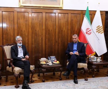 دیدار وزیر امور خارجه با مدیران بنیاد سعدی