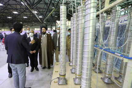 رئیس دفتر رئیس جمهور از نمایشگاه دستاوردهای هسته ای کشور بازدید کرد